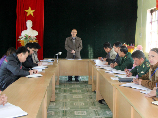Đồng chí Thào Hồng Sơn, Phó Bí thư Thường trực tỉnh ủy, Chủ tịch HĐND tỉnh phát biểu kết luận tại buổi làm việc.
