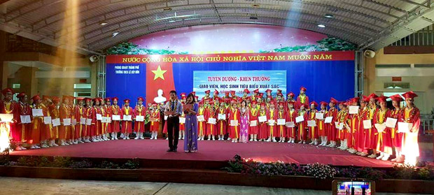 Lễ tuyên dương khen, thưởng giáo viên, học sinh tiêu biểu, xuất sắc năm học 2016 – 2017 của Trường THCS Lê Quý Đôn.