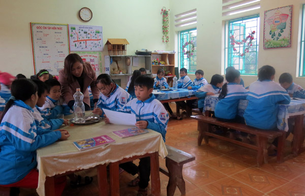 Lớp học được trang bị đầy đủ thiết bị, đáp ứng nhu cầu học tập của học sinh.
