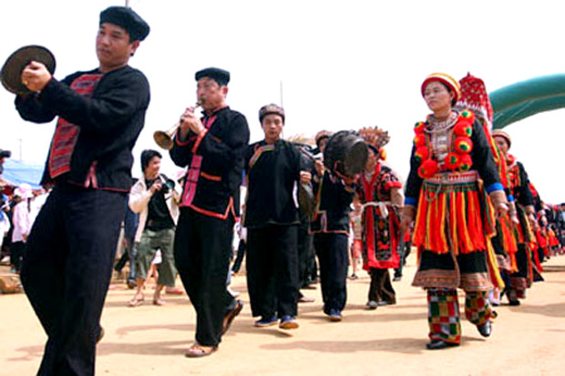 Trảy hội ngày Xuân.         Ảnh: TƯ LIỆU