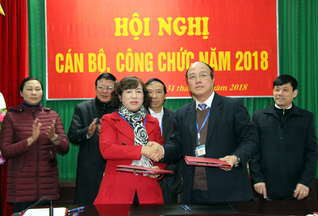 Ký kết thi đua năm 2018 giữa Chủ nhiệm UBKT Tỉnh ủy với Chủ tịch công đoàn và các phòng chuyên môn, nghiệp vụ.