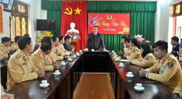 -	Phó Bí thư Thường trực Tỉnh ủy, Chủ tịch HĐND tỉnh Thào Hồng Sơn chúc Tết cán bộ, chiến sỹ Phòng Cảnh sát Giao thông - Công an tỉnh.