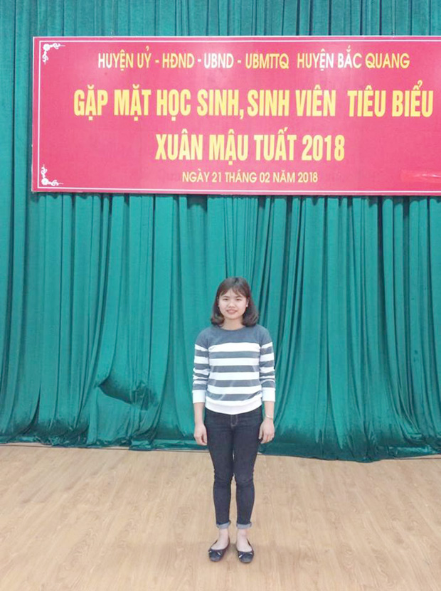 Sinh viên Đặng Thị Nhị trong buổi gặp mặt học sinh, sinh viên ưu tu nhân đầu Xuân Mậu Tuất.