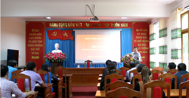 Phó Trưởng Ban Tuyên giáo Tỉnh ủy, Nguyễn Văn Hưng phát biểu tại hội nghị. 