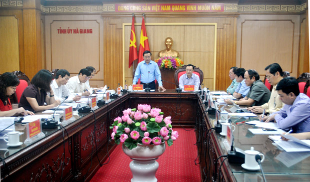 Đồng chí Triệu Đình Lê, Phó Bí thư Thường trực Tỉnh ủy Cao Bằng phát biểu trao đổi tại buổi làm việc.