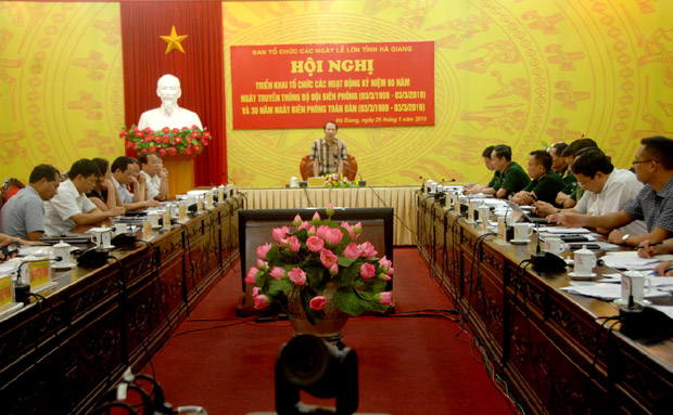 Phó Chủ tịch UBND tỉnh Trần Đức Quý phát biểu chỉ đạo Hội nghị.