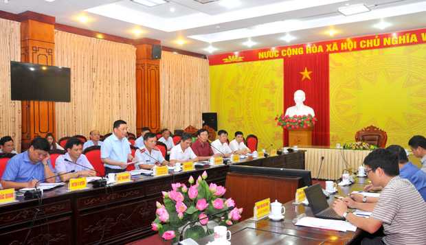 Phó Chủ tịch Thường trực UBND tỉnh Nguyễn Minh Tiến phát biểu tại buổi làm việc.