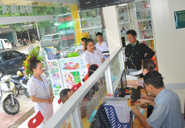 Phòng khám Đa khoa Tâm Bình với đội ngũ y, bác sỹ tận tình, cởi mở hướng dẫn, giúp đỡ bệnh nhân.