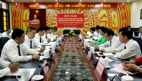 Toàn cảnh Hội đàm giữa Đoàn đại biểu huyện Xín Mần và Đoàn đại biểu huyện Mã Quan, tỉnh Vân Nam (Trung Quốc).