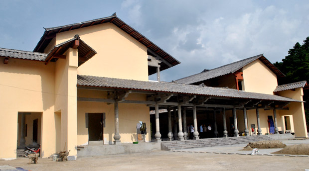 Nhà Bảo tàng không gian Văn hóa các dân tộc vùng Cao nguyên đá ở thị trấn Đồng Văn (Đồng Văn) đang gấp rút được hoàn thành, phục vụ khách du lịch đến tham quan, tìm hiểu.   