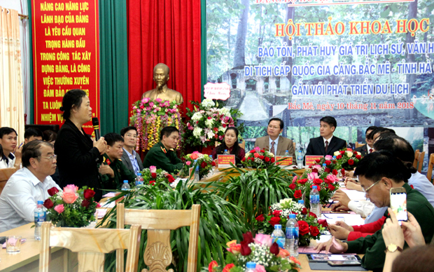 Đại biểu Hoàng Bích Ngọc, con gái của đồng chí Hoàng Bắc Dũng, người tù chính trị tại Căng Băc Mê phát biểu.