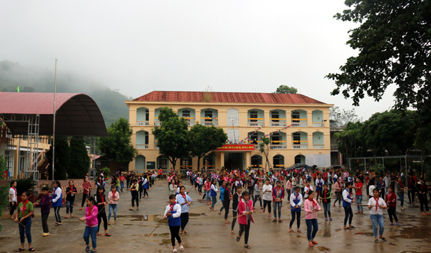Giờ học ngoại khóa của các em học sinh nhà trường.