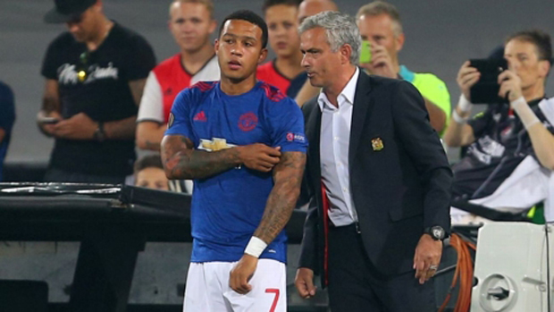 Mourinho giải thích lý do Depay không thể tỏa sáng ở MU.