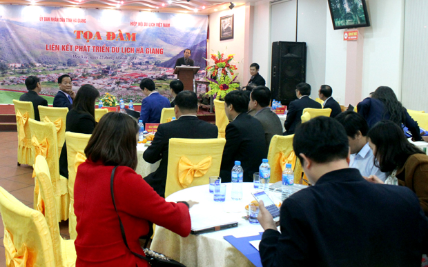Đồng chí Trần Đức Quý, Phó chủ tịch UBND tỉnh phát biểu tại buổi tọa đàm.