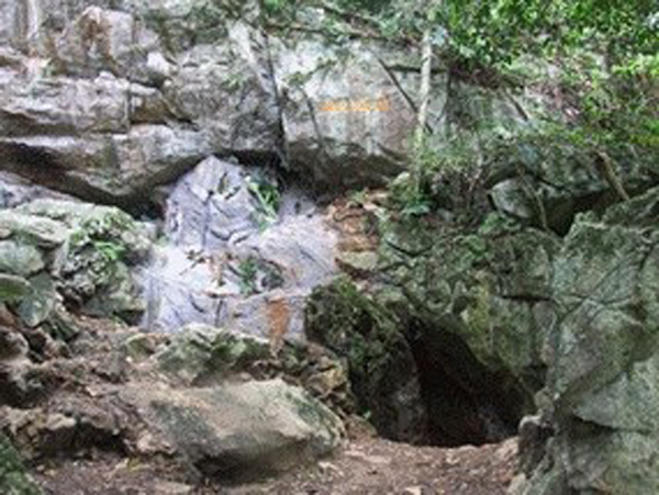 Hang Ngườm Bốc, xã Hồng Việt (Hòa An).