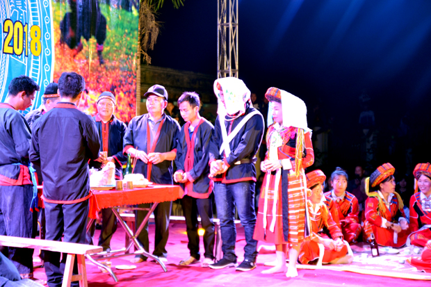 Trích đoạn Lễ cưới người Pà Thẻn (tại Lễ hội Nhảy lửa của người Pà Thẻn).