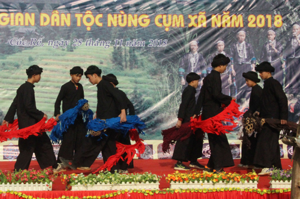Múa ngựa giấy được gìn giữ và truyền dạy cho thế hệ trẻ.