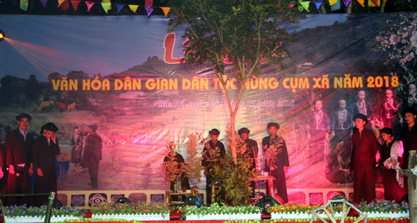 Các nghệ nhân xã Cốc Rế tái hiện Lễ cúng rừng tại Lễ hội văn hóa dân tộc Nùng năm 2018.
