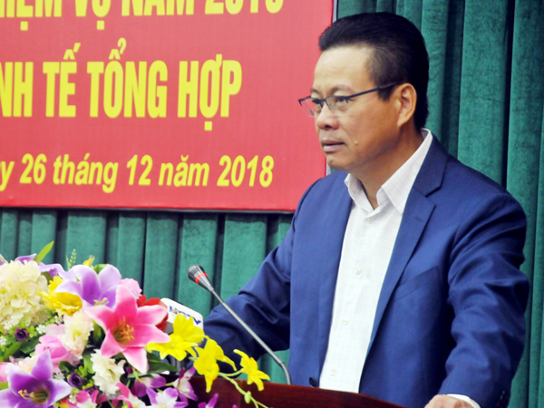 Chủ tịch UBND tỉnh Nguyễn Văn Sơn phát biểu tại Hội nghị.