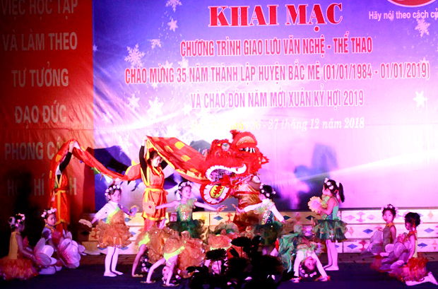 Tiết mục văn nghệ Chào mừng kỷ niệm 35 năm Ngày thành lập huyện Bắc Mê và Chào năm mới 2019 của các em học sinh.