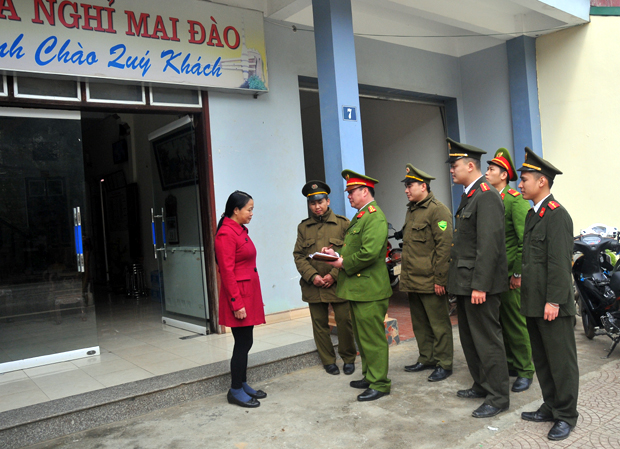 Công an huyện Mèo Vạc tăng cường nắm tình hình, kiểm tra các cơ sở lưu trú và các ngành, nghề kinh doanh có điều kiện liên quan đến hoạt động thương mại trên địa bàn.