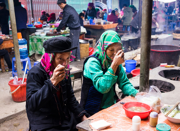 “Thắng cố” món ăn dân dã, truyền thống của người Mông bao đời nay đã thành đặc sản đối với du khách thập phương khi đến tham quan Công viên địa chất toàn cầu Cao nguyên đá Đồng Văn.