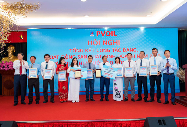 PVOIL Hà Giang được trao giải thưởng Tóp 5 tập thể xuất sắc nhất của Tổng Công ty Dầu Việt Nam năm 2018