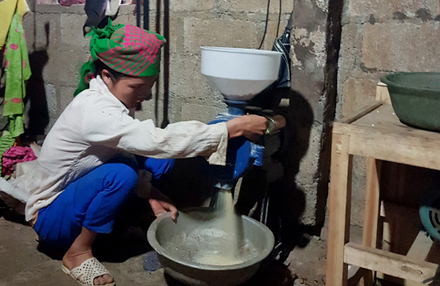 Người dân Đông Mơ, Bản Sương sử dụng máy nghiền phục vụ cuộc sống.