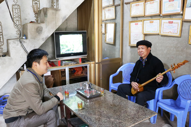 Ông Nguyễn Mạnh Thông trò chuyện về nghệ thuật hát Then.