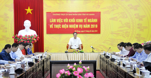 Chủ tịch UBND tỉnh Nguyễn Văn Sơn phát biểu tại buổi làm việc.