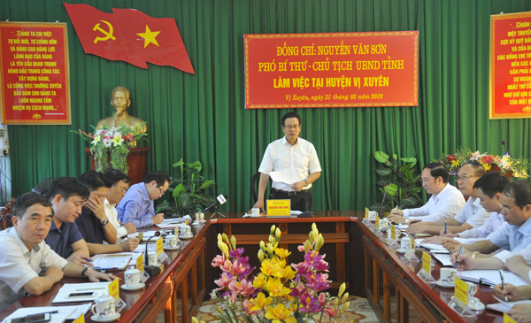 Chủ tịch UBND tỉnh Nguyễn Văn Sơn phát biểu tại buổi làm việc với BTV Huyện ủy Vị Xuyên.