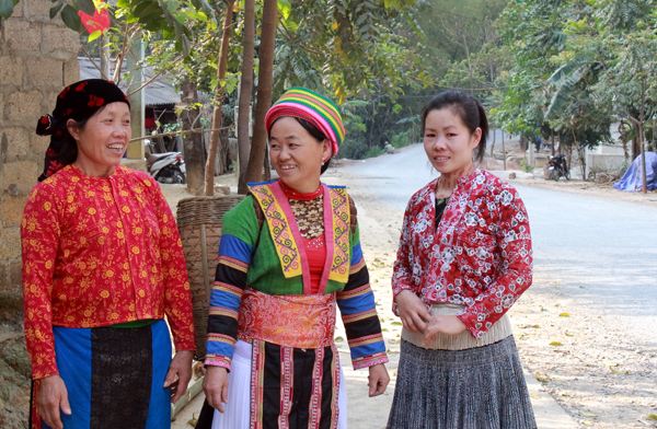 Trang phục của phụ nữ Mông rất độc đáo, luôn được bảo tồn qua nhiều thế hệ.