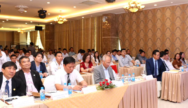 Các đại biểu dự hội nghị.