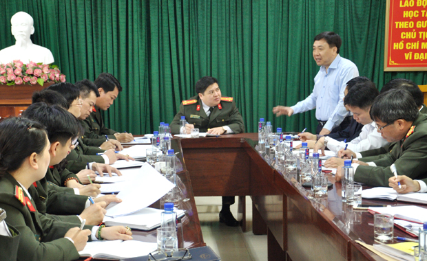           Phó Bí thư Tỉnh ủy Nguyễn Mạnh Dũng phát biểu tại Chi bộ PA04, Công an tỉnh.