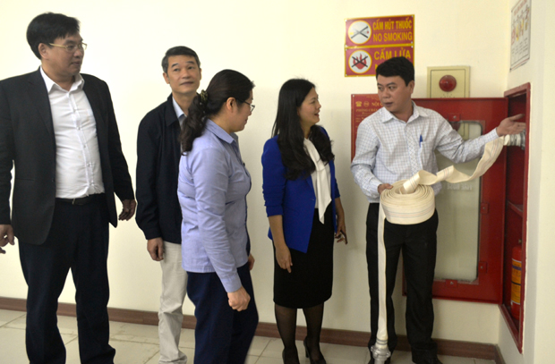 Đoàn ĐBQH giám sát công tác phòng cháy tại Ngân hàng Đầu tư và Phát triển Việt Nam chi nhánh tỉnh.