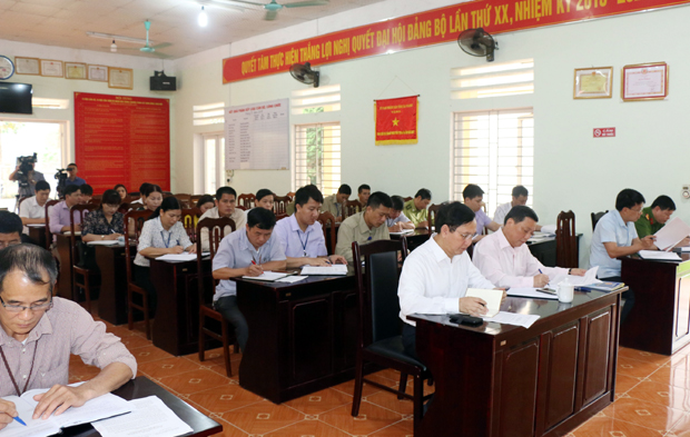 Các đại biểu dự buổi làm việc.