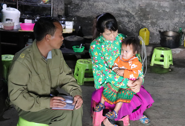 Chị Sùng Thị Máy - nạn nhân bị người thân lừa bán sang bên kia biên giới, vừa trở về Việt Nam.