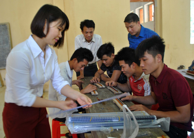 Các giảng viên trực tiếp hướng dẫn cho ĐVTN tại buổi tập huấn.