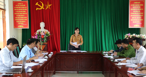 Phó Chủ tịch Thường trực HĐND tỉnh Chúng Thị Chiên phát biểu tại buổi làm việc với xã Sủng Trái.  