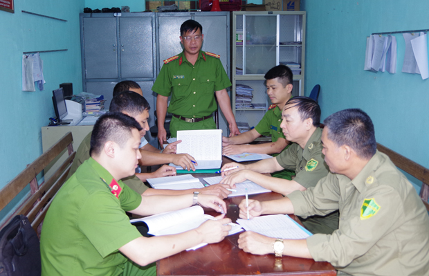 Ban Công an thị trấn nông trường Việt Lâm (Vị Xuyên) duy trì giao ban hàng ngày, kịp thời nắm bắt tình hình từ cơ sở.