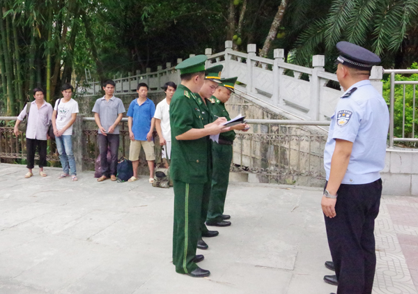 Hai bên tiến hành các thủ tục bàn giao.