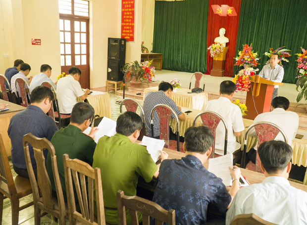 Toàn cảnh buổi làm việc của Phó Chủ tịch UBND tỉnh Trần Đức Quý cùng đoàn công tác tại xã Tân Bắc.