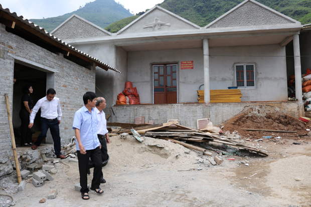 Người dân thôn Tùng Nùn, xã Lùng Tám (Quản Bạ) được hỗ trợ xây mới nhà ở, ổn định cuộc sống sau đợt thiên tai tháng 6.2018.