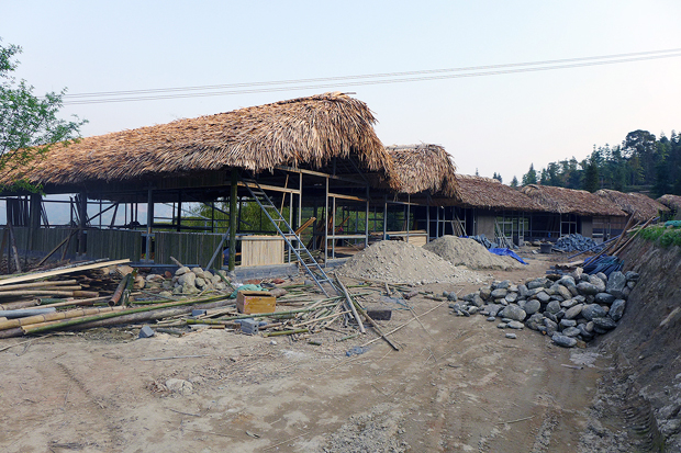 Homestay của gia đình anh Triệu Mềnh Kinh đang được nâng cấp.