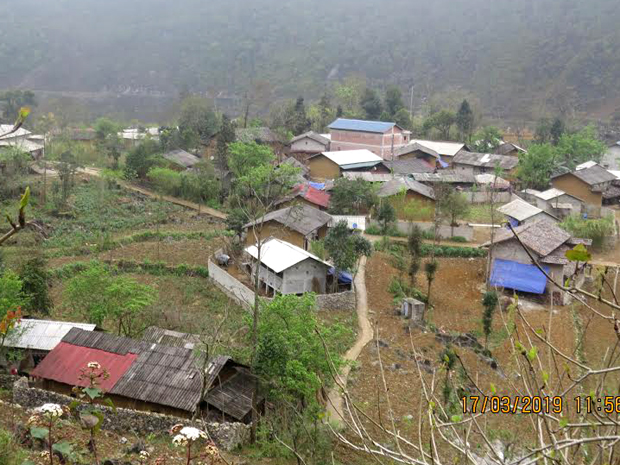 Bản người Mông ở vùng biên.
