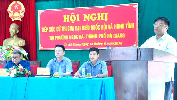 Đại biểu Quốc hội Hầu Văn Lý báo cáo kết quả Kỳ họp thứ 7, quốc hội khóa XIV đến các bậc cử tri.