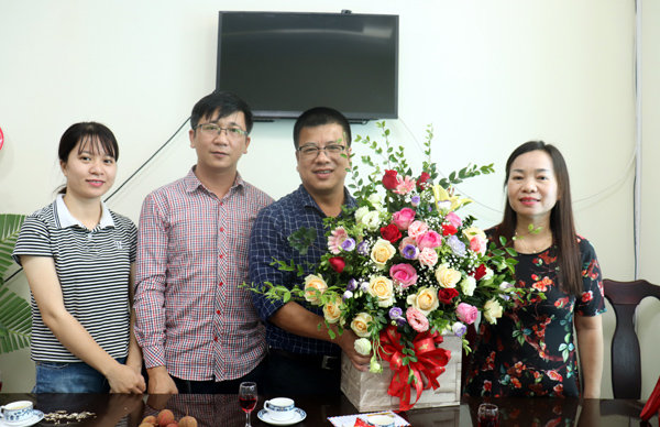 Lãnh đạo Ban Tuyên giáo Tỉnh ủy chúc mừng Báo Hà Giang và đại diện Báo Nhân Dân thường trú tại Hà Giang