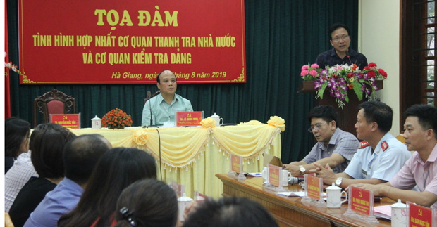 Viện trưởng Viện CL&KHTT Nguyễn Quốc Văn phát biểu tại tọa đàm.