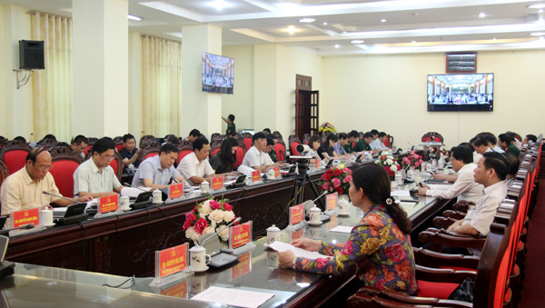 Các đại biểu của tỉnh tham dự hội nghị.