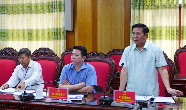 Trưởng ban Tuyên giáo Tỉnh ủy Sèn Chỉn Ly phát biểu tại cuộc họp.